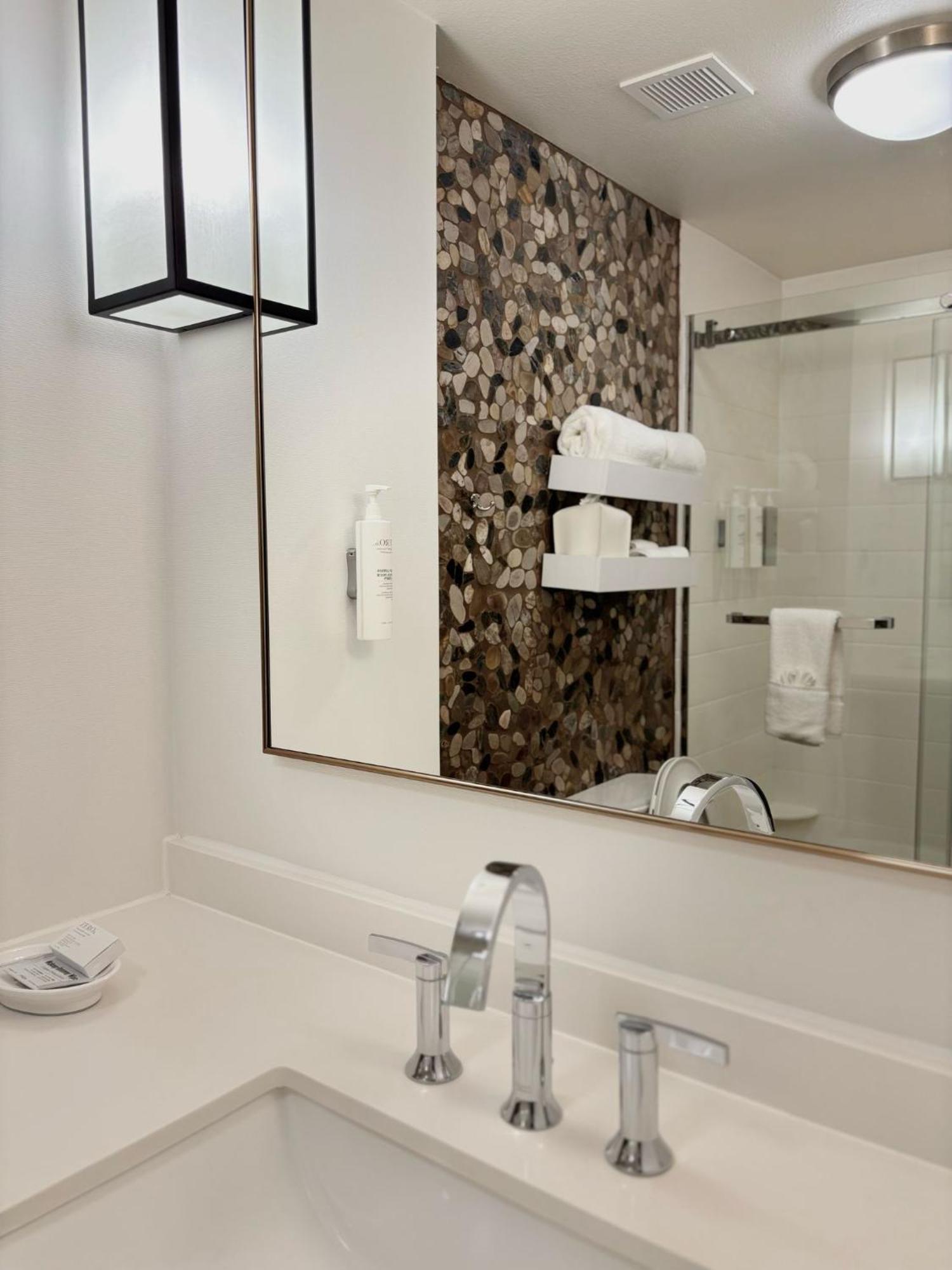 Kozy Hotel Houston North Westfield Экстерьер фото